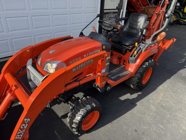 2006 Kubota BX24 Tractor Loader Backhoe - Image 5