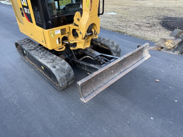 2019 Cat 301.8 Mini Excavator Cab Heat A/C - Image 5