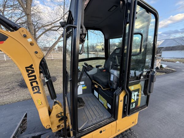 2019 Cat 301.8 Mini Excavator Cab Heat A/C - Image 20